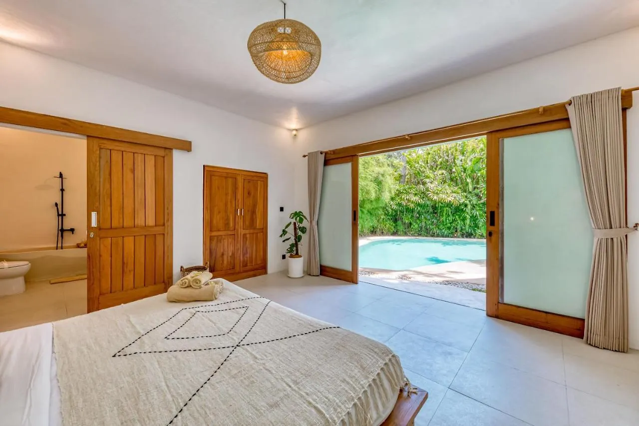 Villa Indigo - 5-Bdr With Huge Pool And Garden Seminyak