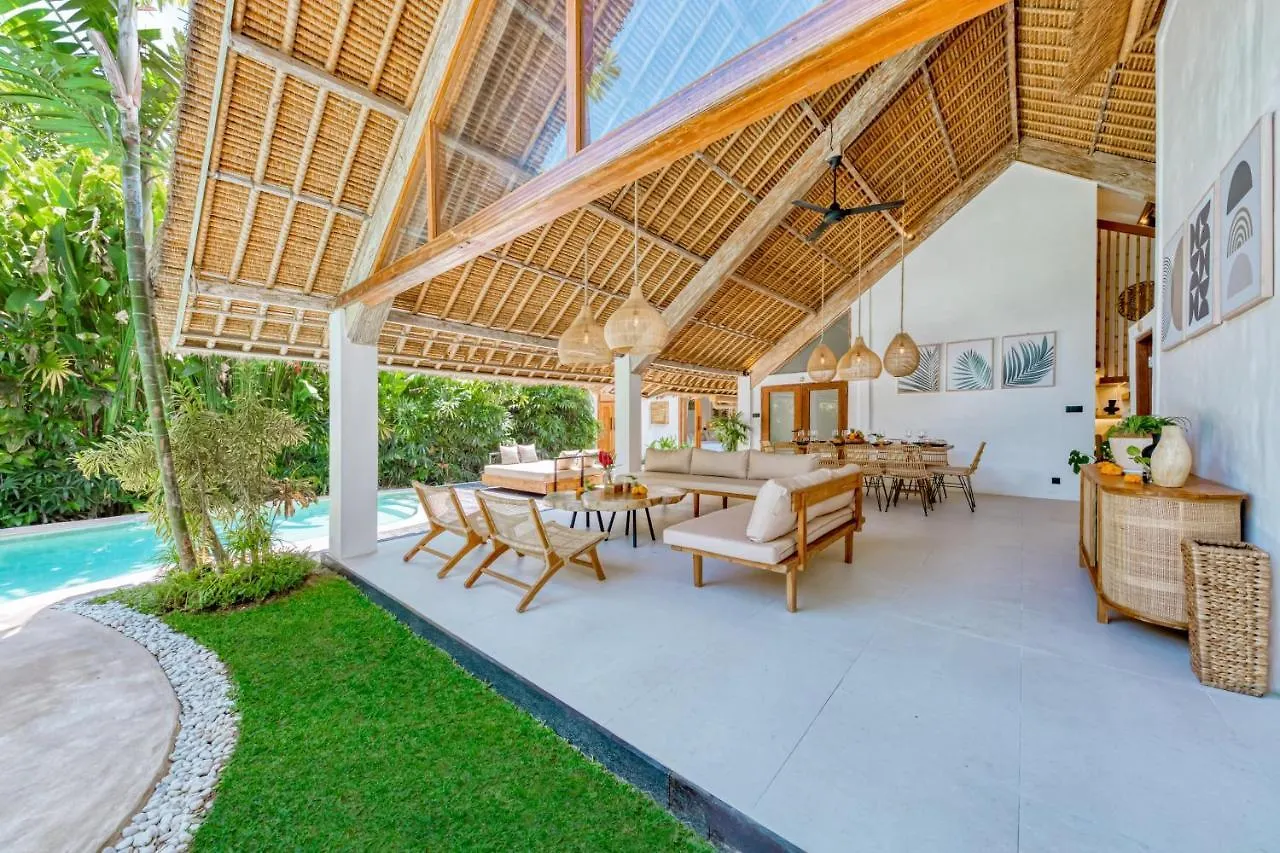 Villa Indigo - 5-Bdr With Huge Pool And Garden Seminyak