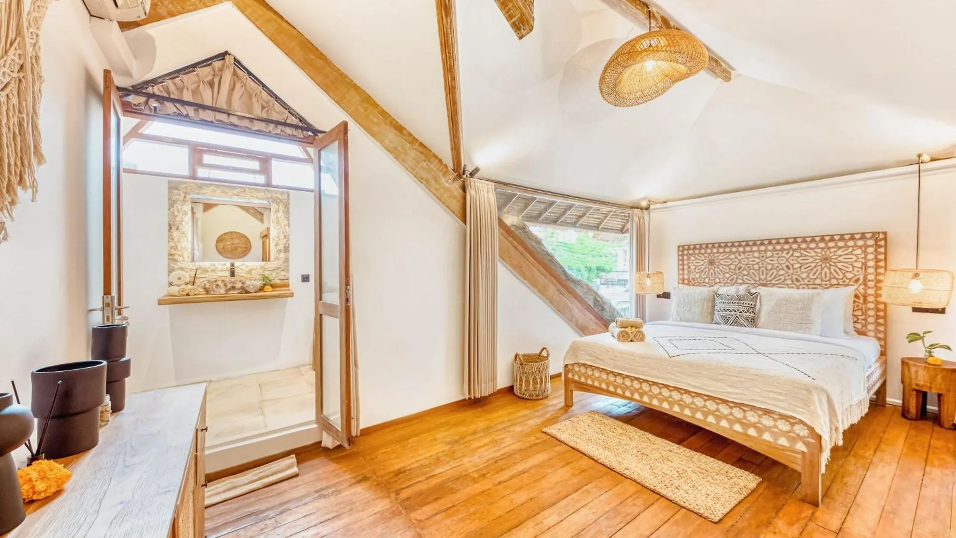 Villa Indigo - 5-Bdr With Huge Pool And Garden Seminyak  Indonesia