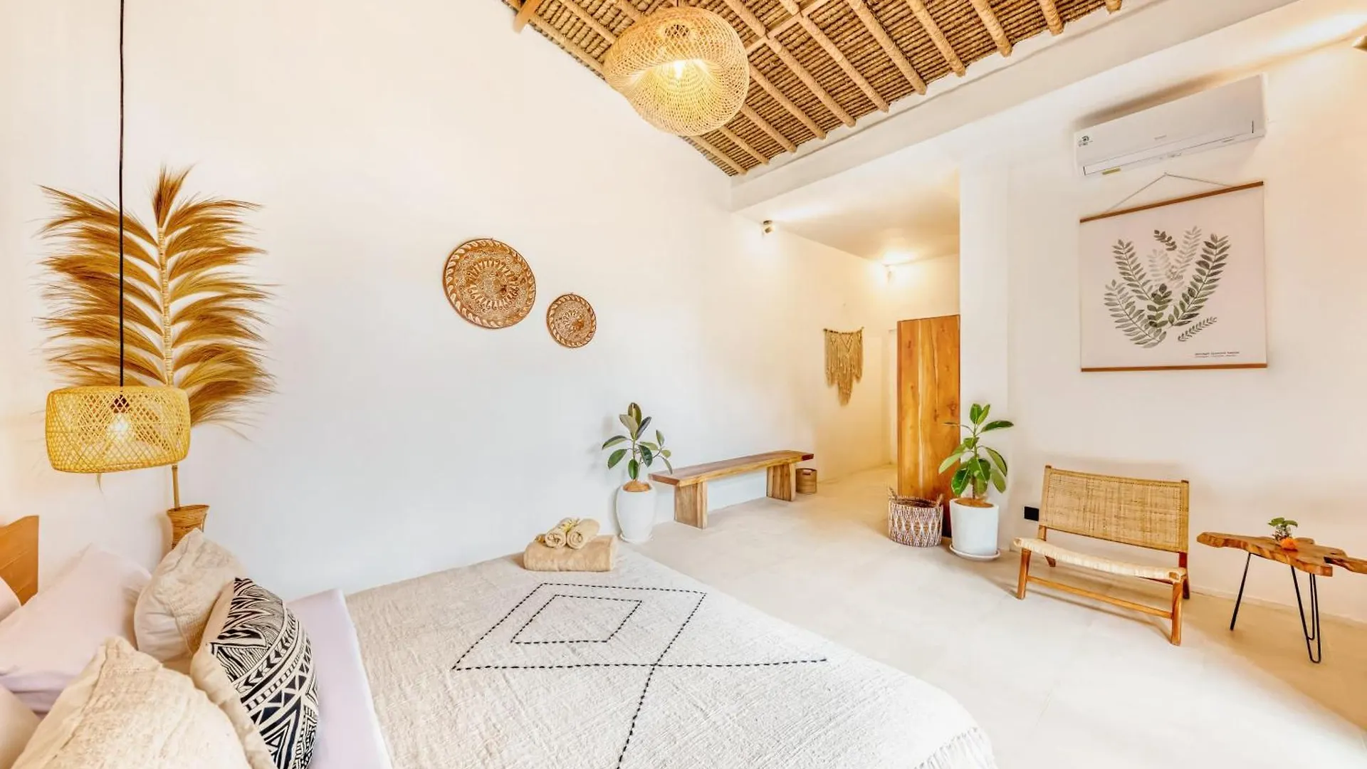 Villa Indigo - 5-Bdr With Huge Pool And Garden Seminyak  Indonesia