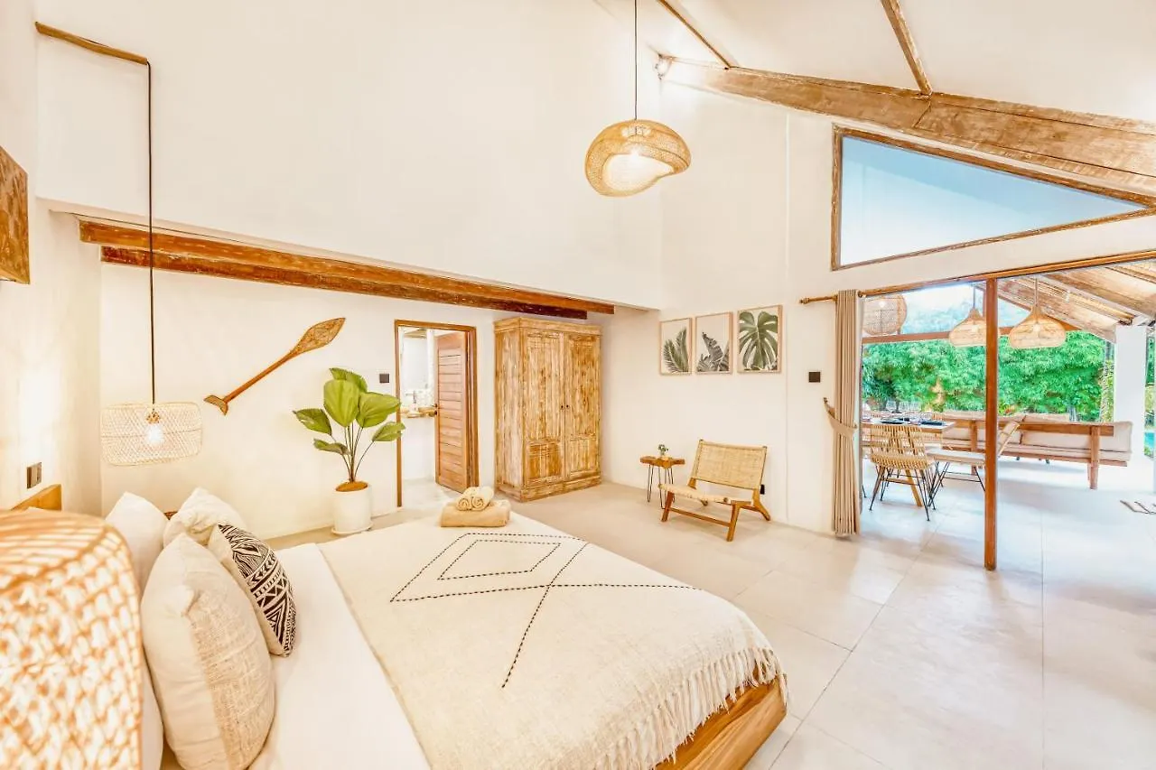 Villa Indigo - 5-Bdr With Huge Pool And Garden Seminyak