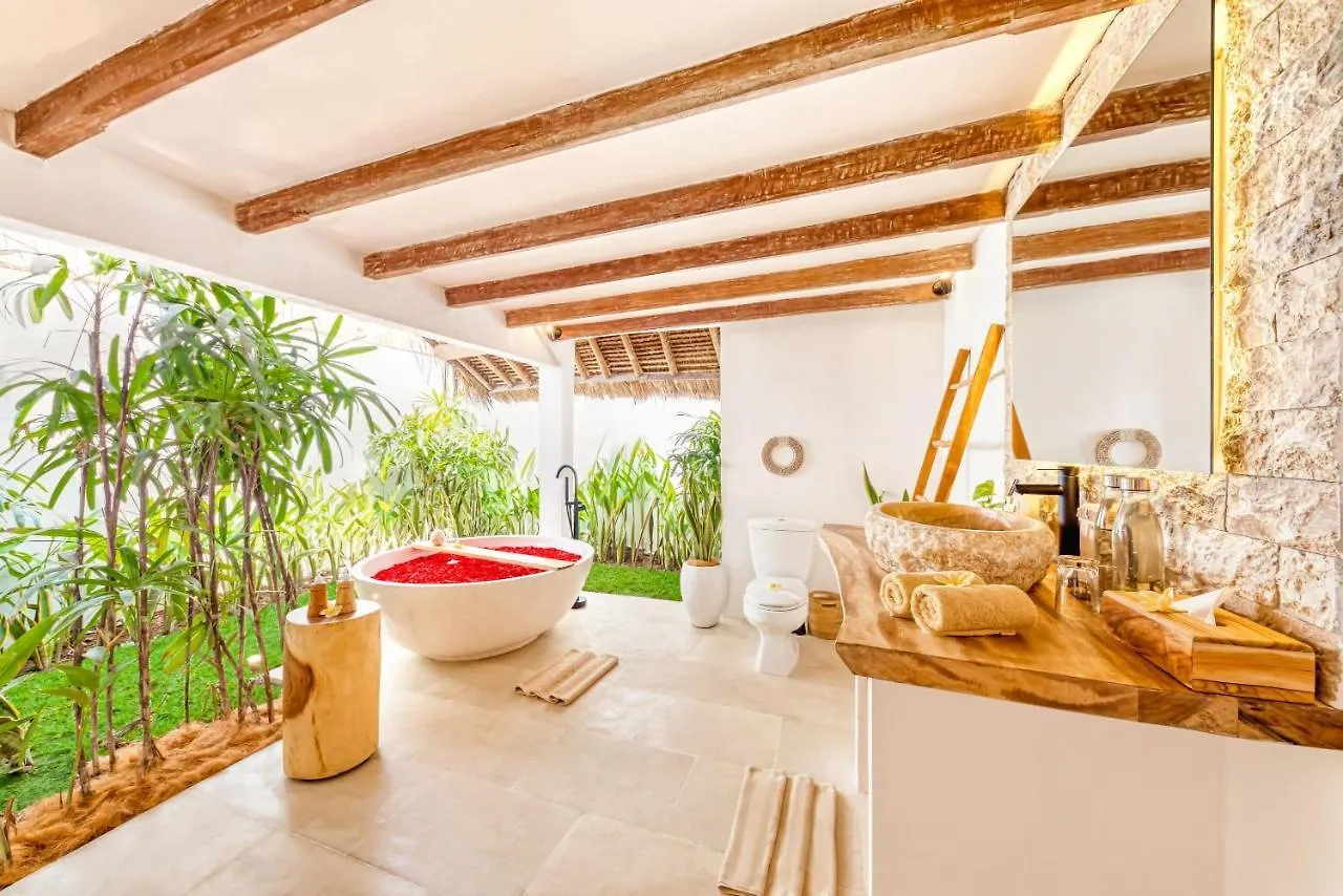 Villa Indigo - 5-Bdr With Huge Pool And Garden Seminyak