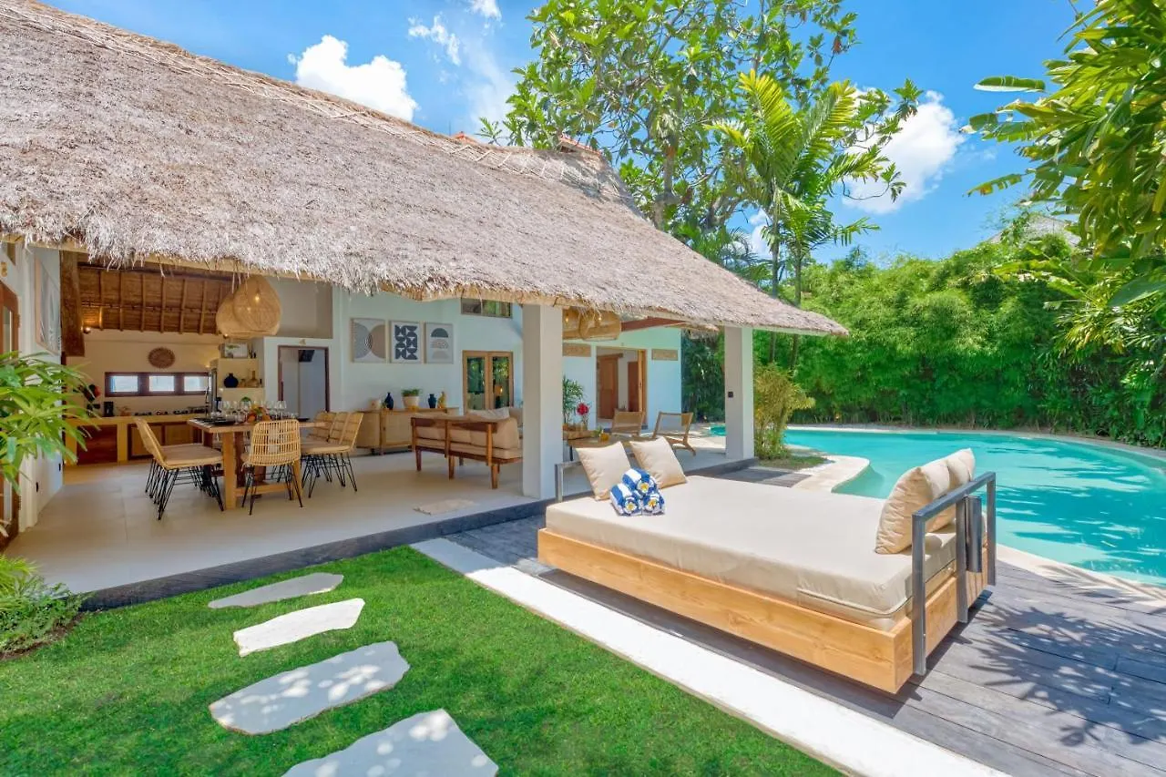 Villa Indigo - 5-Bdr With Huge Pool And Garden Seminyak