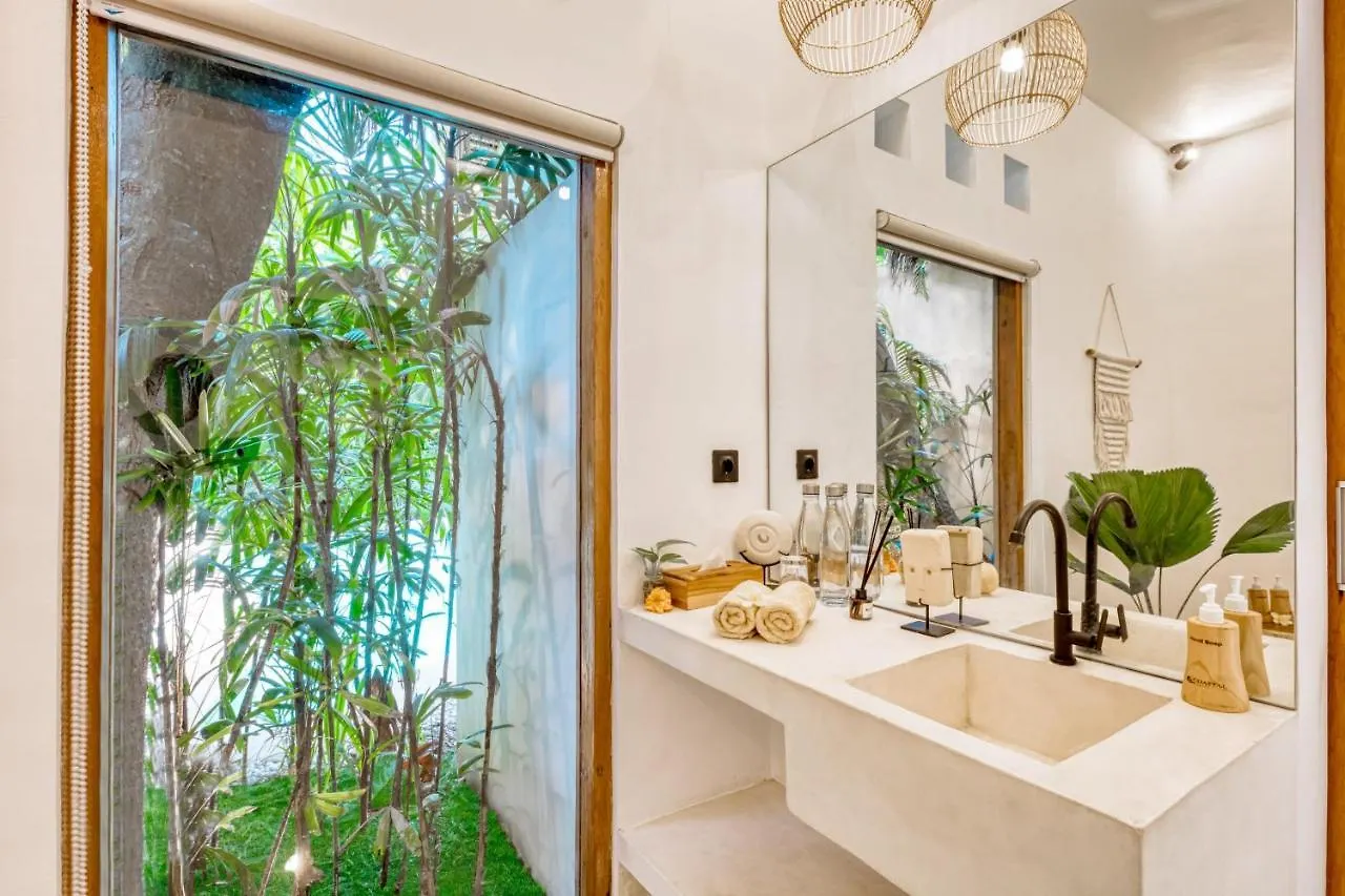 Villa Indigo - 5-Bdr With Huge Pool And Garden Seminyak