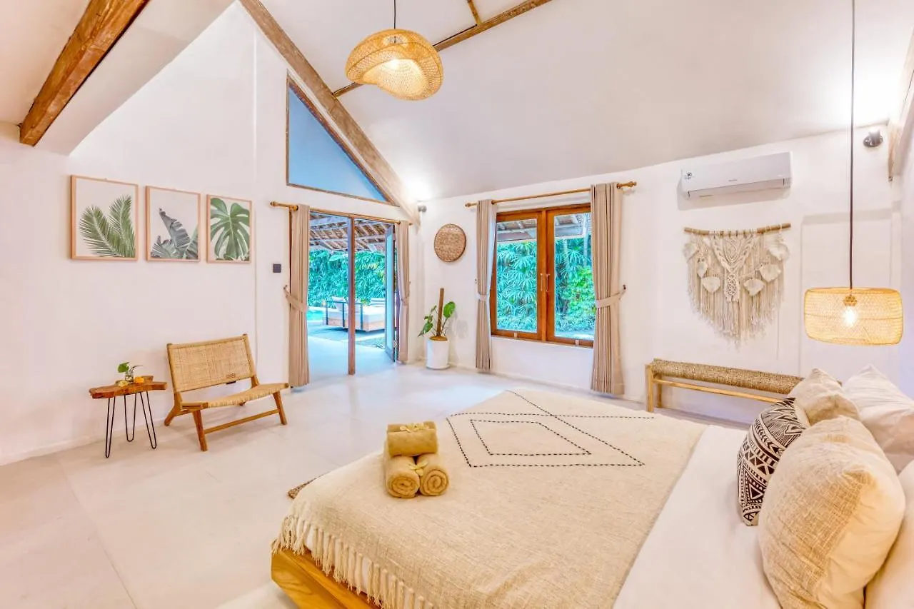 Villa Indigo - 5-Bdr With Huge Pool And Garden Seminyak