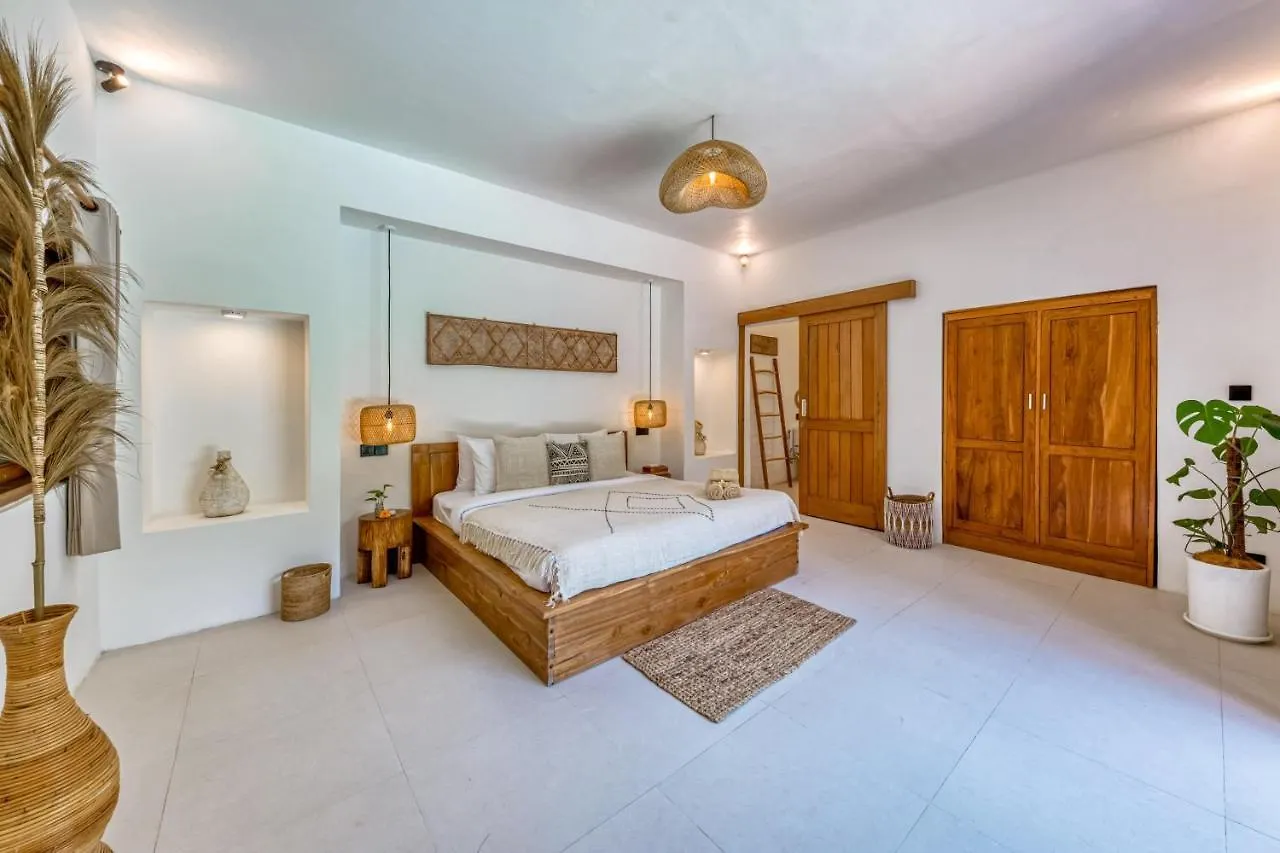 Villa Indigo - 5-Bdr With Huge Pool And Garden Seminyak 0*,