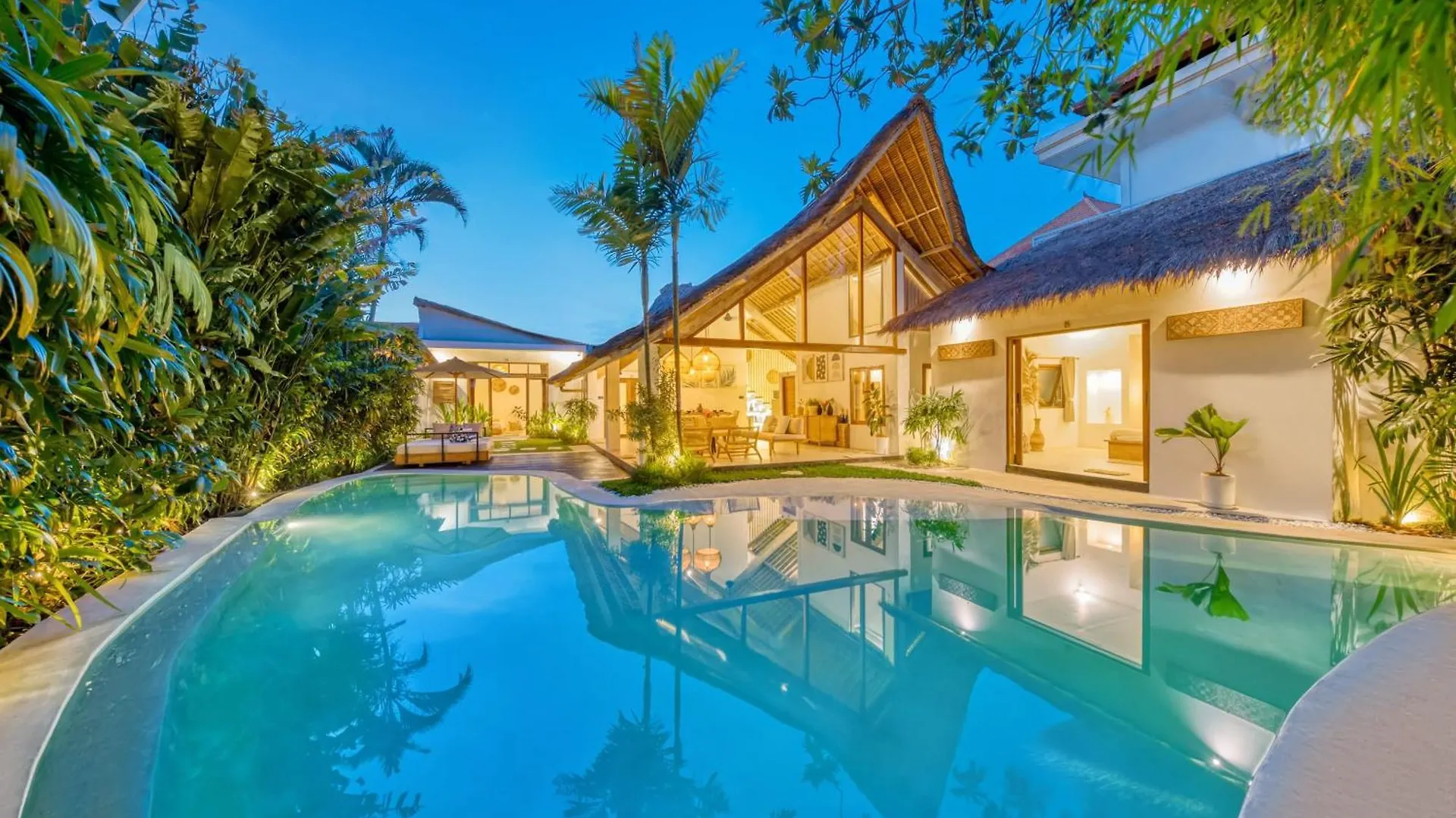 Villa Indigo - 5-Bdr With Huge Pool And Garden Seminyak