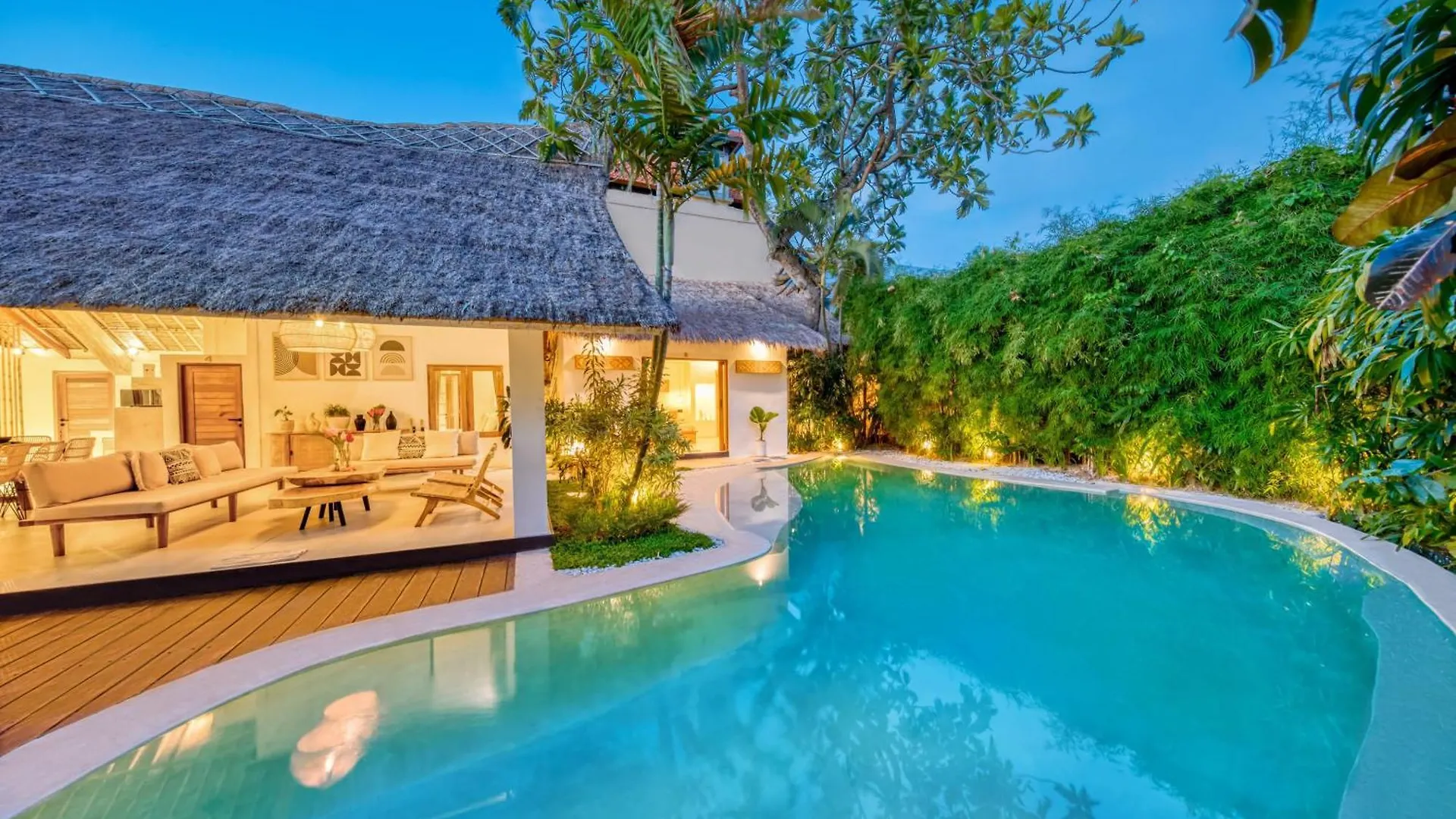 Villa Indigo - 5-Bdr With Huge Pool And Garden Seminyak