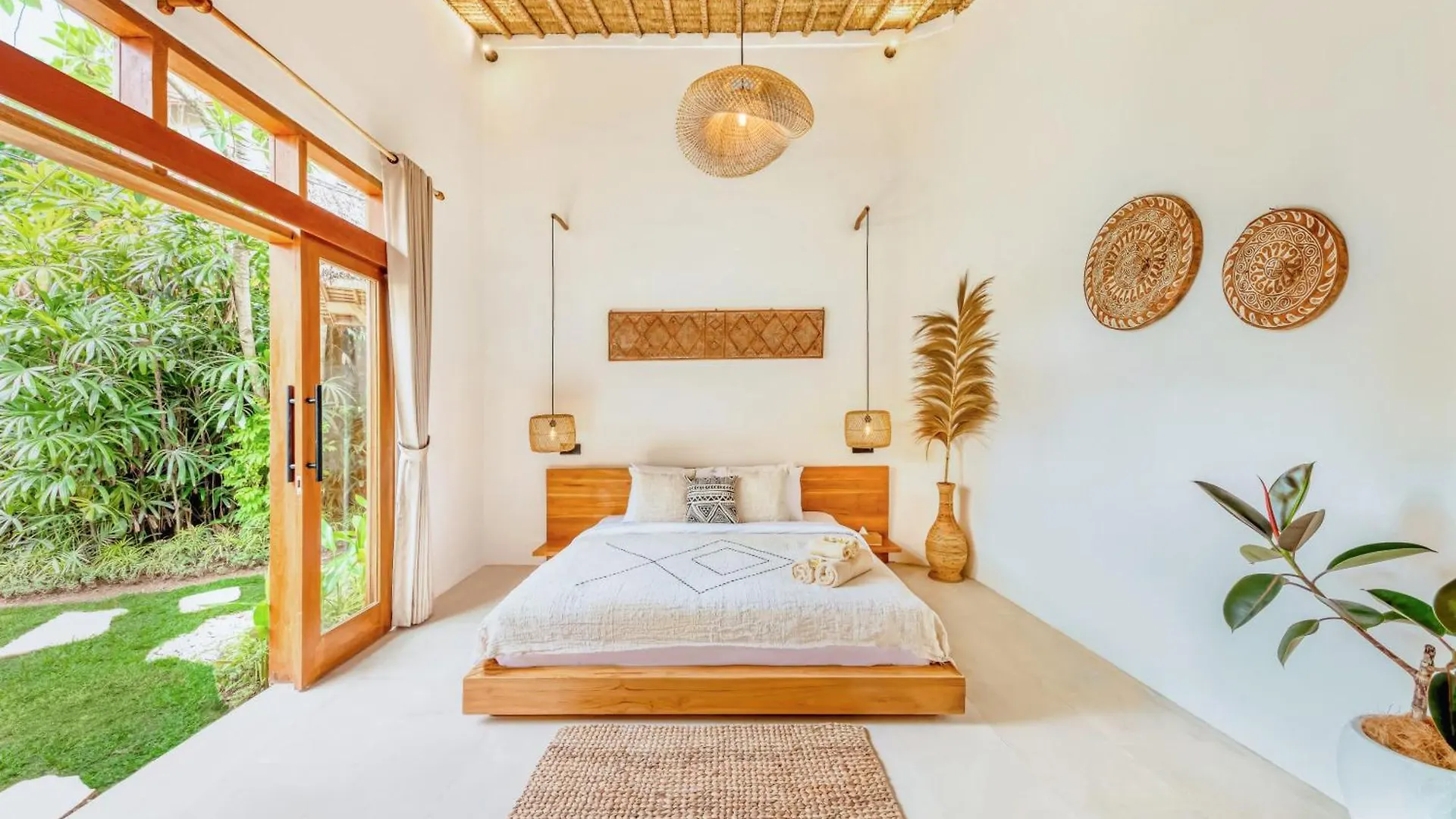 Villa Indigo - 5-Bdr With Huge Pool And Garden Seminyak