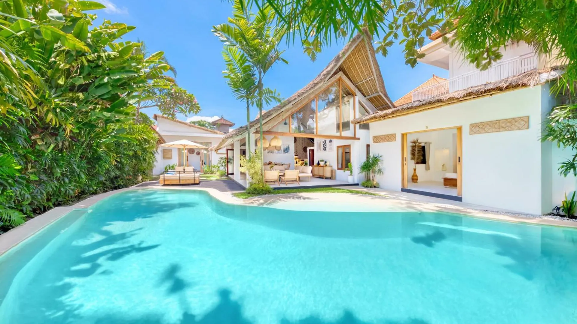 Villa Indigo - 5-Bdr With Huge Pool And Garden Seminyak