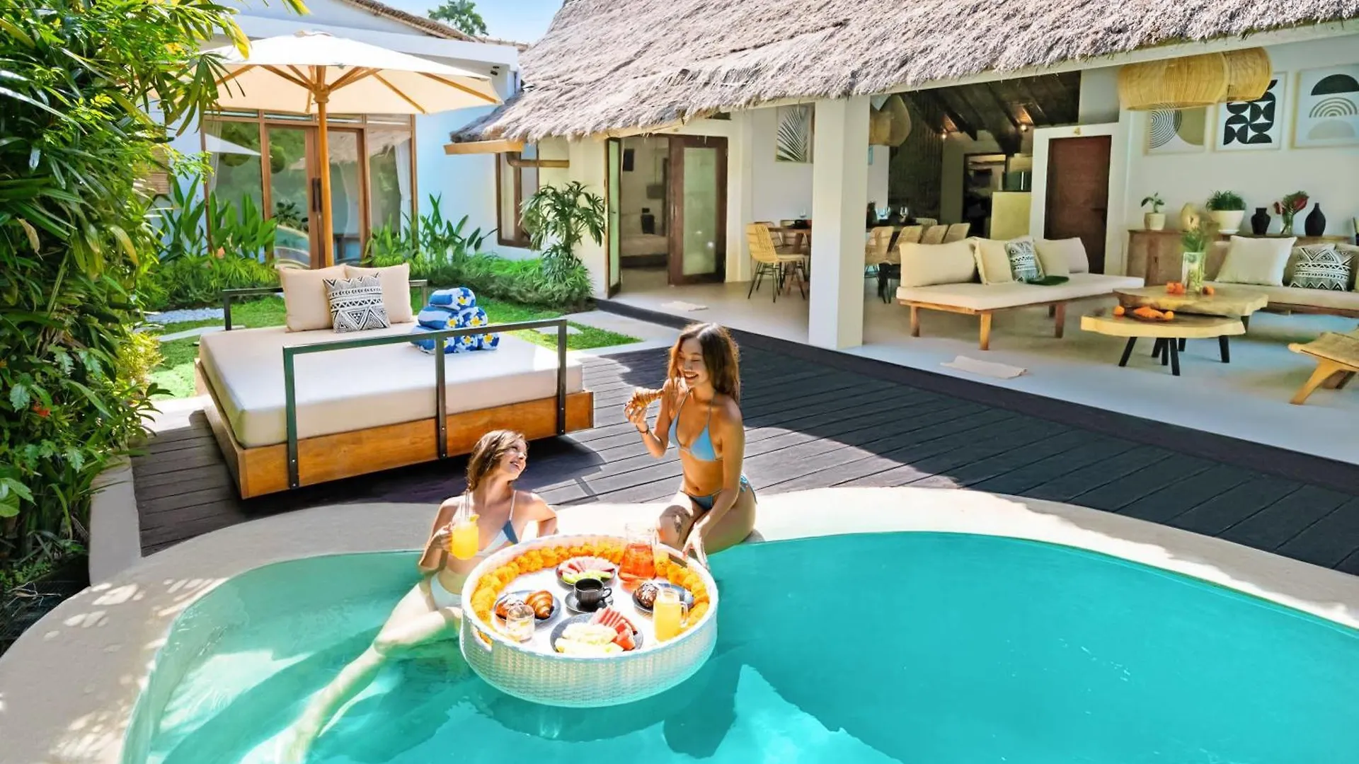Villa Indigo - 5-Bdr With Huge Pool And Garden Seminyak